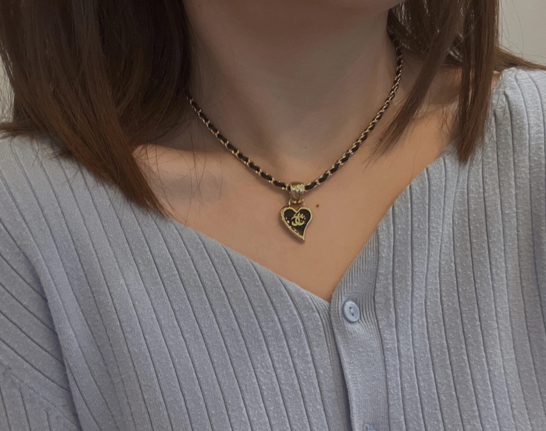 NO:105356,Number XXL0151 Ch@nel Retro Black Golden Peach Heart Jewelry Leather Love Like This Season's Most Beautiful, Elegant Jewelry19860909编号XXL0151 Ch@nel 复古黑金桃心首饰皮革爱心 赞爆 这季最美,饰品精品,Jewelry