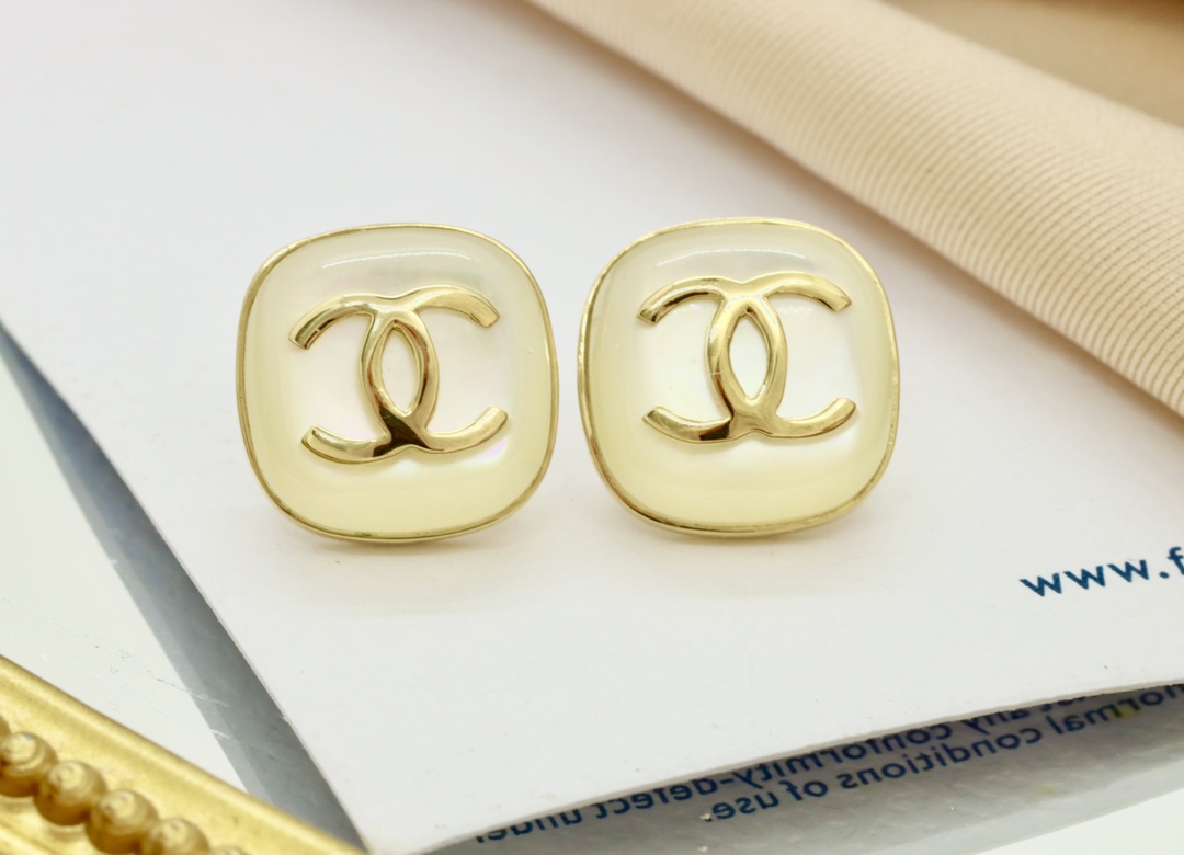 Louis Vuitton AAAAA+
 Jewelry Earring Rose Gold White Yellow