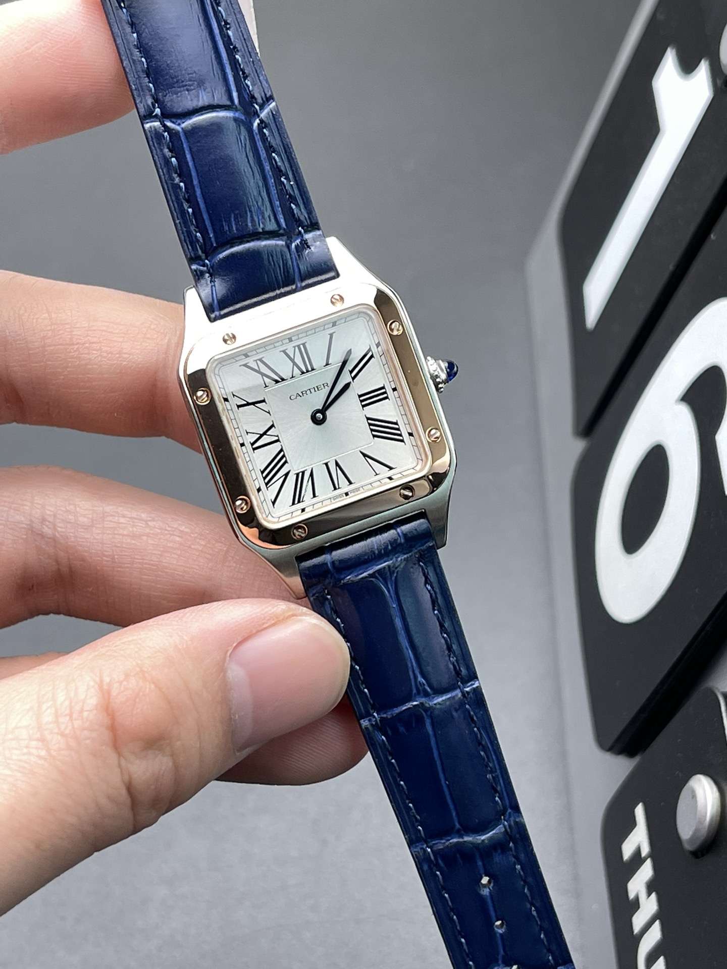 Cartier 间金石英山度士