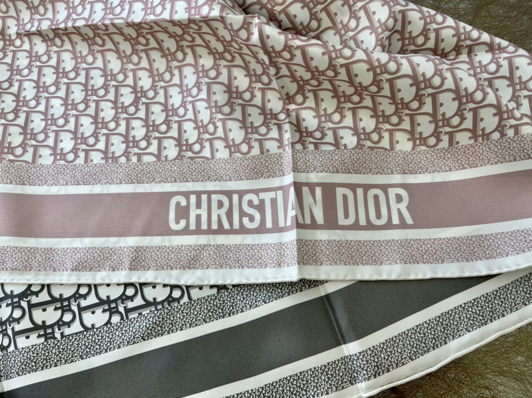 Dior迪奥D•字母双面拼色灰蔷薇粉方巾