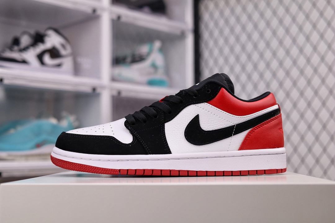 G0 Air Jordan 1 Low黑脚趾低帮乔1 低帮休闲板鞋 官方同步新色市场唯一独家头层皮打造 原鞋原档案开发 原厂皮料 原档冲孔鞋头 正确满胶鞋垫 四线拉帮 原厂织唛标 鞋舌高弹海绵填充。