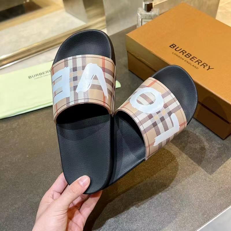 Burberry Bon marché
 Chaussures Pantoufles Caoutchouc