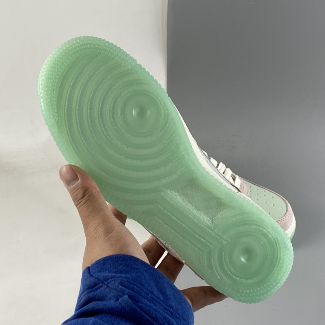 P240 NIKE Air Force 1′07 Low Lx ”Shapeless Formless Limitless” 虎年中国玉粉运动板鞋 DQ5361-011