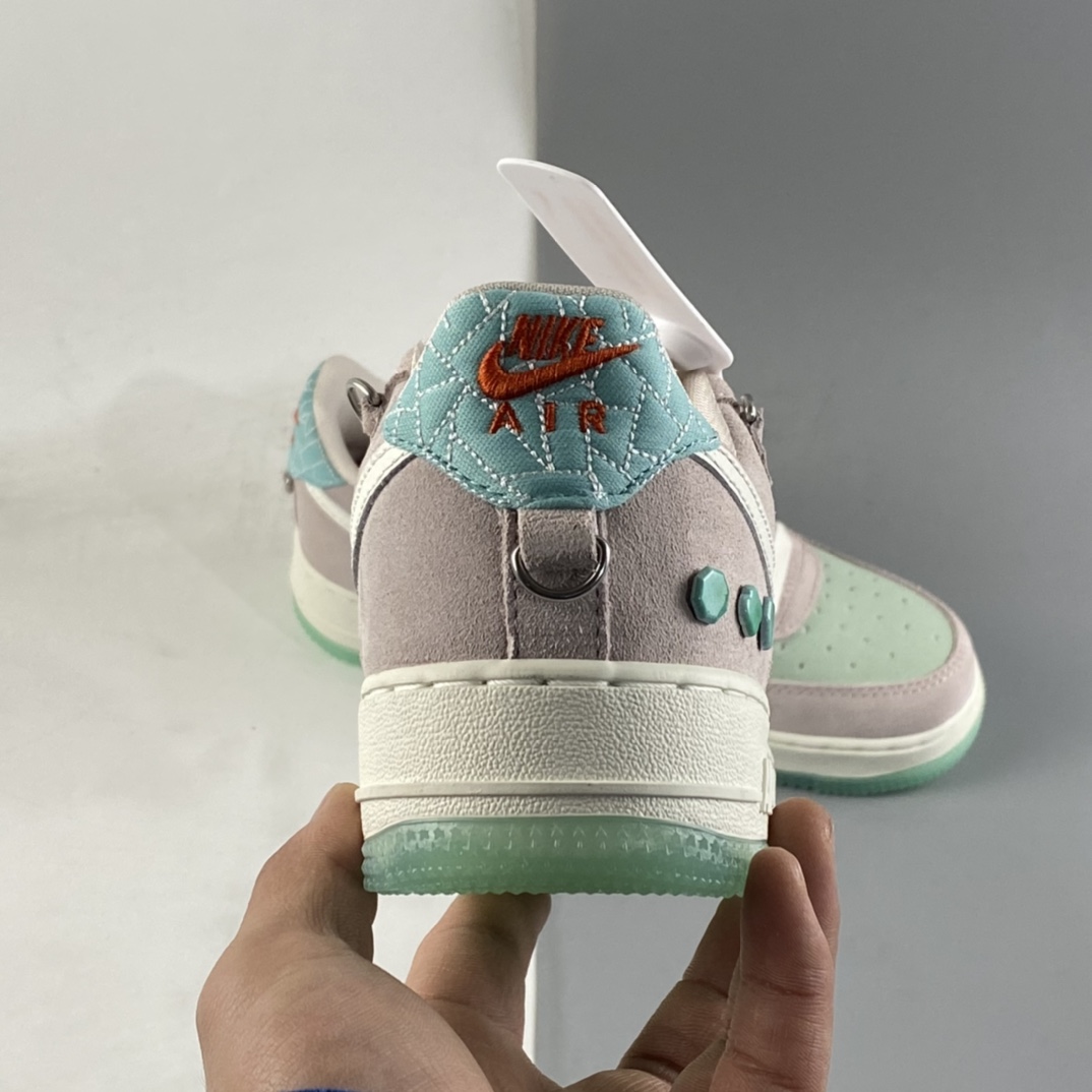 P240 NIKE Air Force 1′07 Low Lx ”Shapeless Formless Limitless” 虎年中国玉粉运动板鞋 DQ5361-011