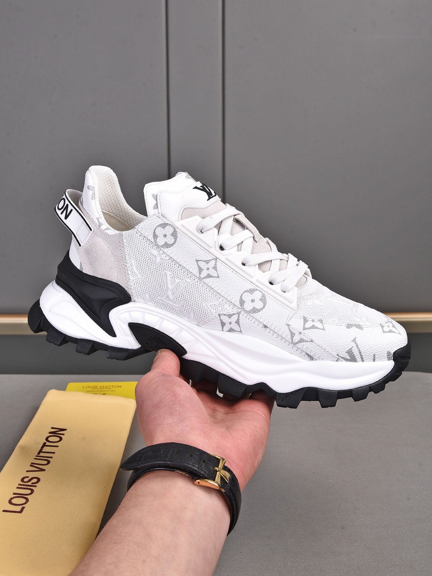 NO:273649,New [Louis ui*ton] Men's casual shoes shipped, world-renowned luxury brand, both traditional and elegant, and modern style. This style uses imported cowhide LV original 1:1 material comfortable and breathable net, new and comfortable wear-resistant rubber combination sports sole, with traditional, exquisite design style and product production comfortable foot feeling. Color 3 colors available in size 38-44 (customized for 45),,louis vuitton,louis vuitton,cowhide19860909新款【Louis ui*ton】男士休闲鞋出货、世界知名奢侈品牌,既传统典雅,又充满现代气息的风格此款选用进口牛皮LV原版1:1材料舒适透气网里新潮舒适耐磨橡胶组合运动大底凭着传统,精谨的设计风格和产品制作舒适脚感.颜色3色可选尺码38-44（45定做）,,louis vuitton,louis vuitton,cowhide,Men's shoes