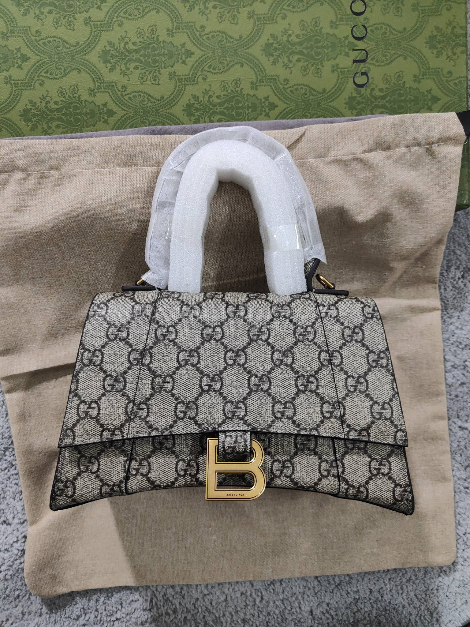 Unknown 发货 ，联名款沙漏 大号