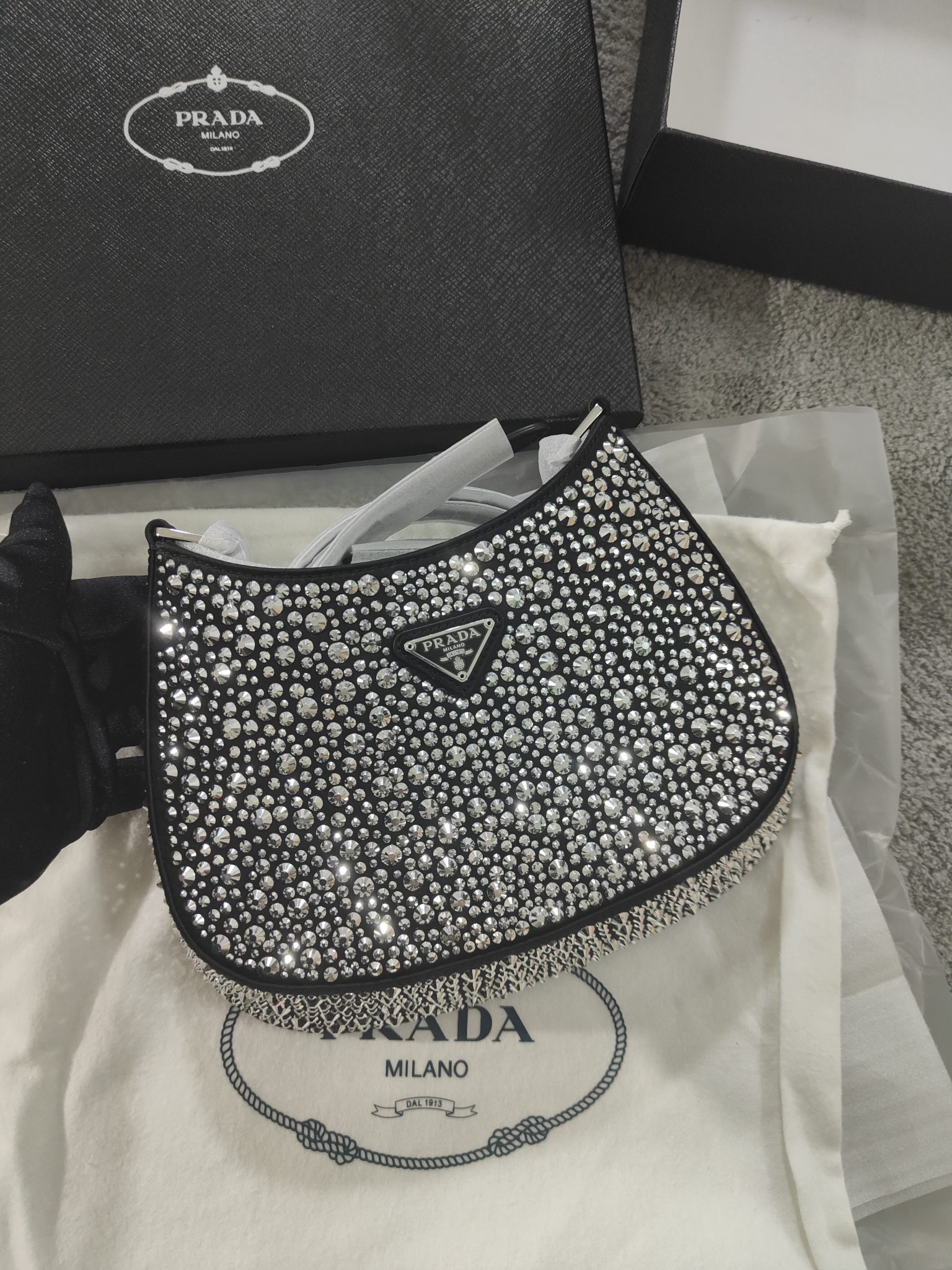Prada 发货 ， 黑钻腋下包，非普通钻
