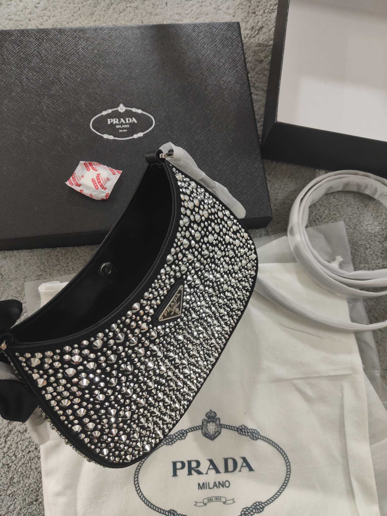 Prada 发货 ， 黑钻腋下包，非普通钻