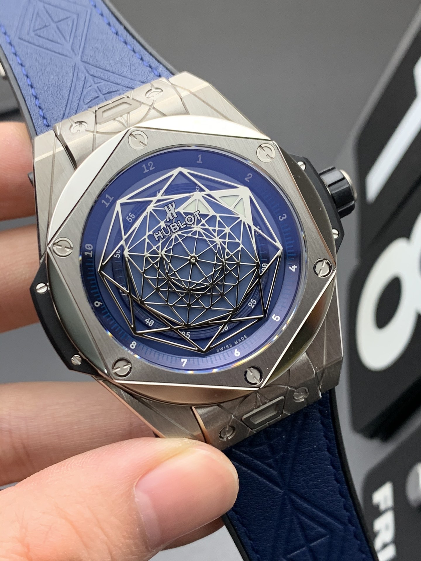 Hublot WWF 钛蓝刺青