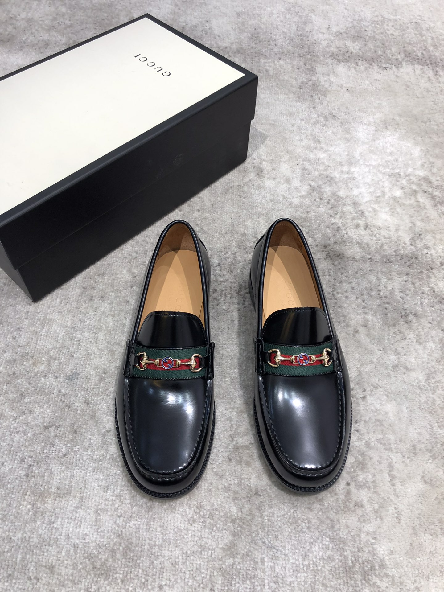 NO:270709,Gucci new counters are available simultaneously, with cowhide leather upper/edge beads, water-dyed cowhide inner lining, genuine leather sole, perfect details are impeccable, standard code 39-44 (38.45 custom made without return or exchange), spot batch, gucci, cowhide, Leather soles19860909Gucci 新款专柜同步发售,鞋面牛皮/开边珠,水染牛皮内里,真皮大底,完美细节无可挑剔,标准码39-44（38.45定做不退不换）,现货批,,gucci,cowhide,Leather soles,Men's shoes