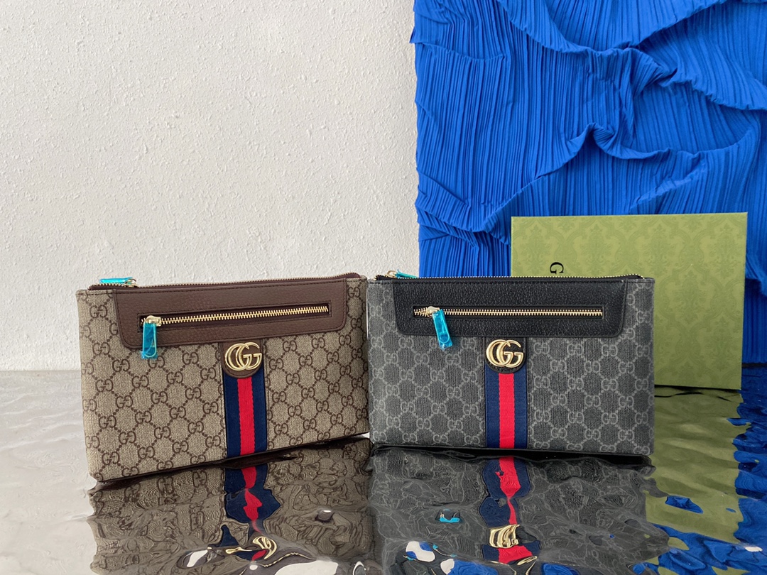 I5  Gucci 古奇   GG印花配牛皮手拿包 男士信封包 夹包 采用精湛镶嵌细工，实物拍摄 原厂原版面料 配送小票 防尘布袋礼盒 17 x 27 cm。