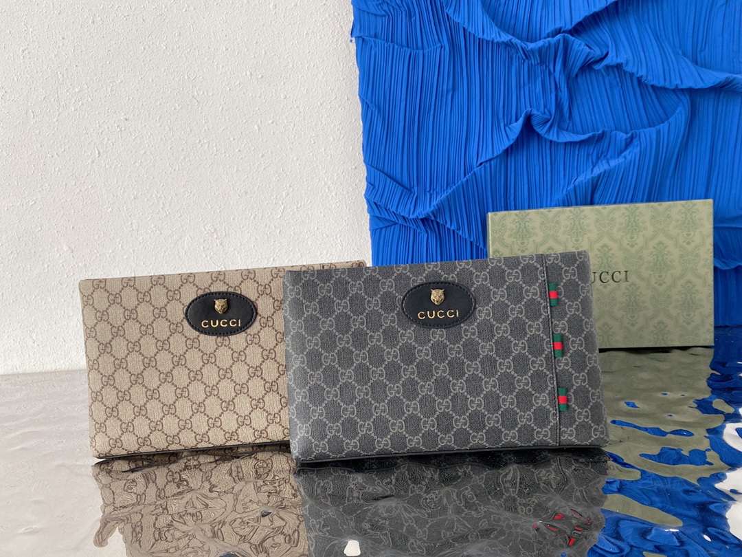 I5  Gucci 古奇   GG印花配牛皮手拿包 男士信封包 夹包 采用精湛镶嵌细工，实物拍摄 原厂原版面料 配送小票 防尘布袋礼盒 18 x 29 cm。