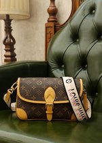 Outlet Sale Store
 Louis Vuitton LV Diane Crossbody & Shoulder Bags Vintage Baguette M45985