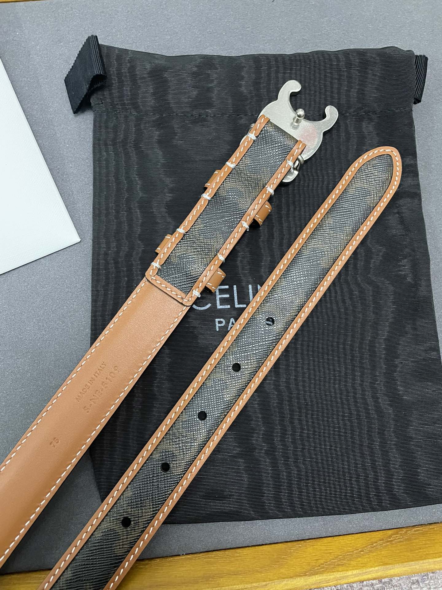 Céline Triom Top-Level Purchase: Solid Copper Gold Metal Pieces, Tie Buttons. - 图片 3