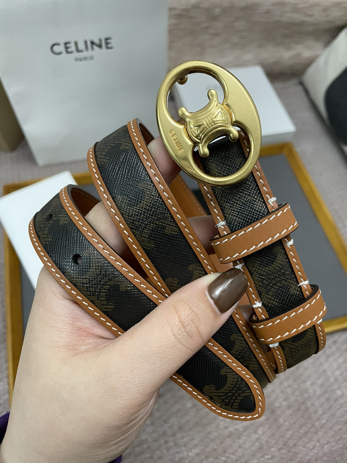 Céline Triomphe Top-Level Purchase: Gold Metal Pieces with Tie Buttons. - 图片 1