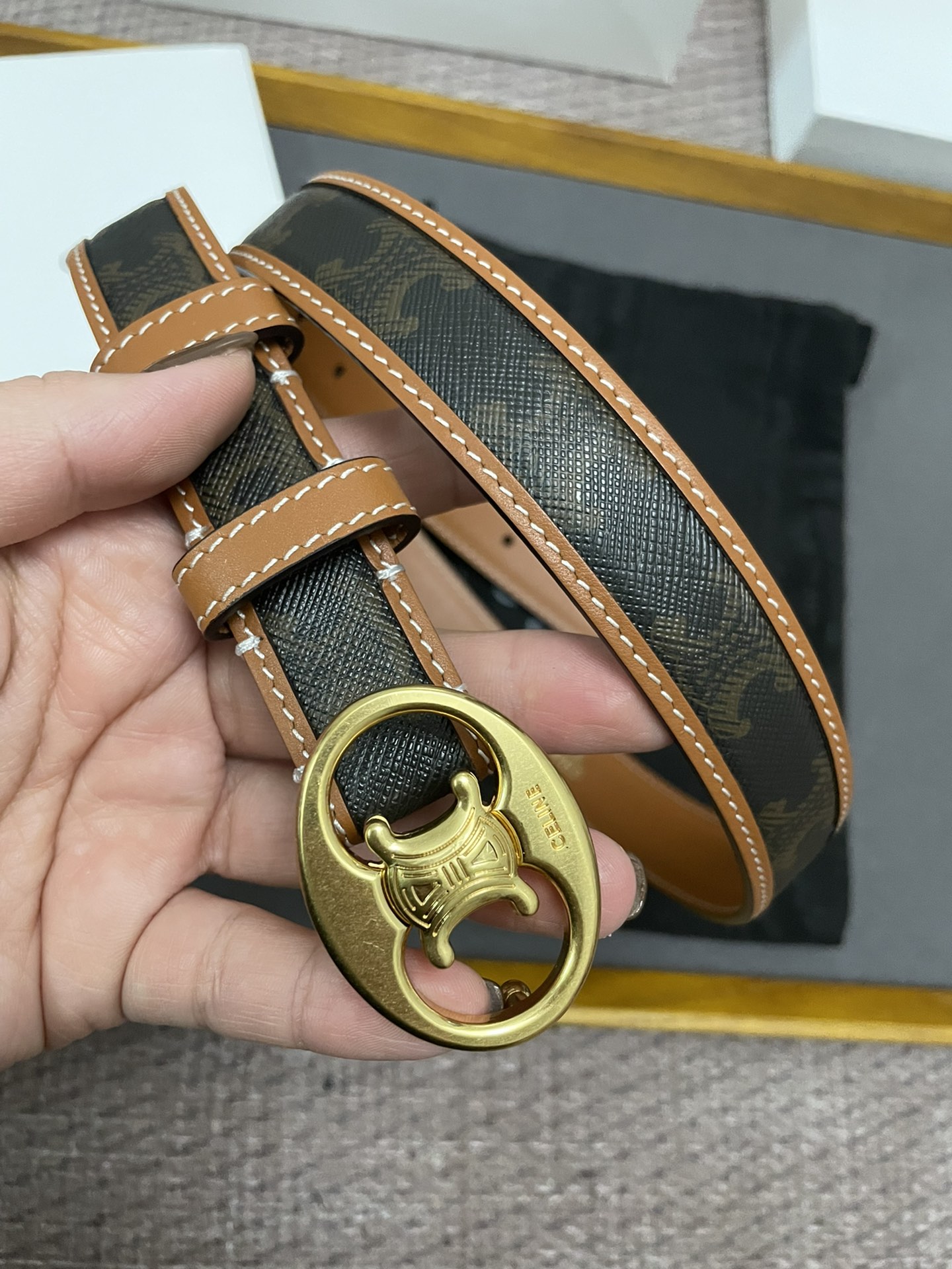 Céline Triomphe Top-Level Purchase: Gold Metal Pieces with Tie Buttons. - 图片 2