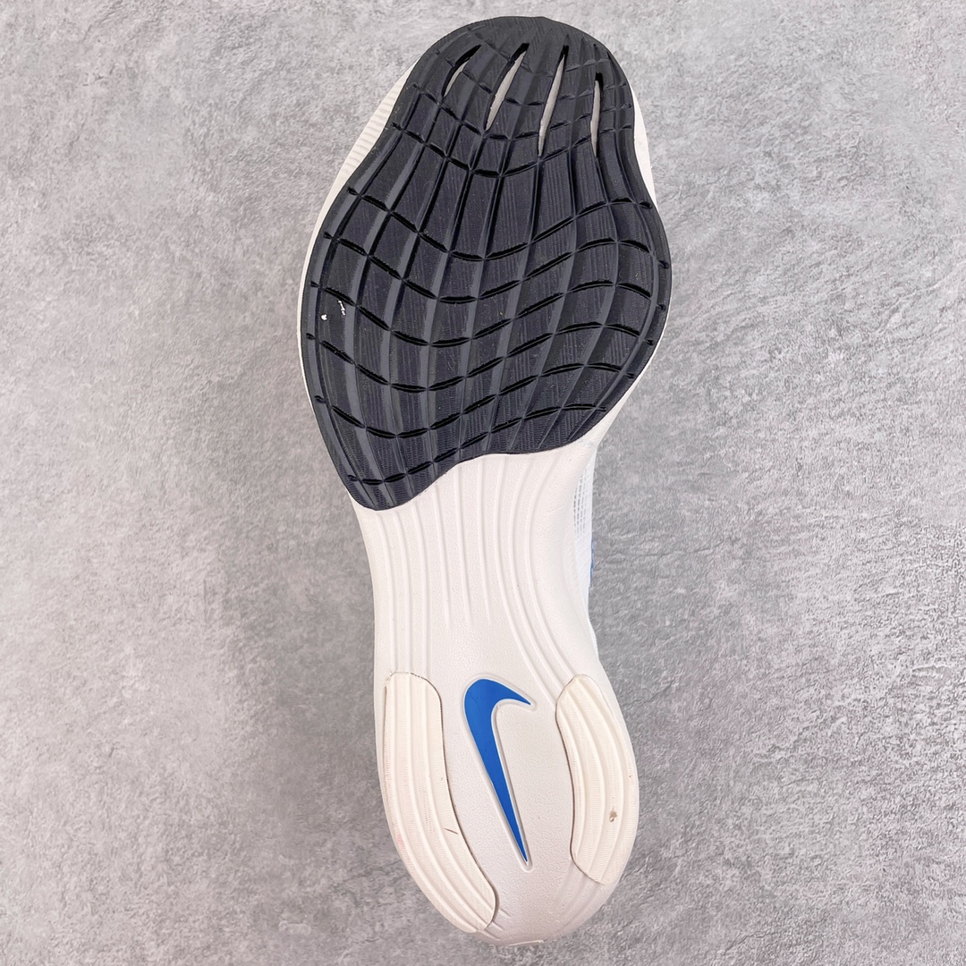 图片[9]-＃纯原福利 NK ZoomX Vaporfly Next% 马拉松一代跑鞋 鞋面使用了全新 Vaporweave 科技 这种类似蝉翼的材质相比 Flyknit 更加轻薄透气 非对称的鞋带系统和泡棉护垫的加入令舒适度更高 鞋头辅以超大的 Swoosh 点缀 再配上流线型外观设计 时尚感十足 尺码：36 36.5 37.5 38 38.5 39 40 40.5 41 42 42.5 43 44 44.5 45-选品中心