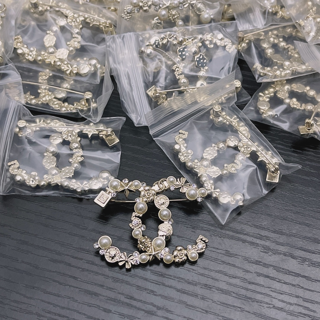 Chanel - Brooch