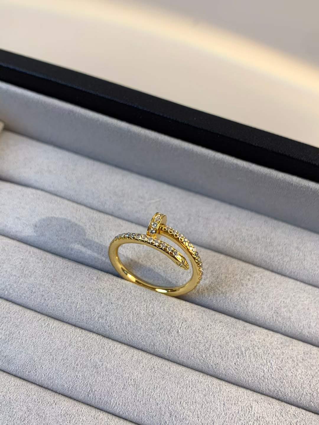 Cartier Cartier 卡地亚 钉子戒指 金色 满钻款