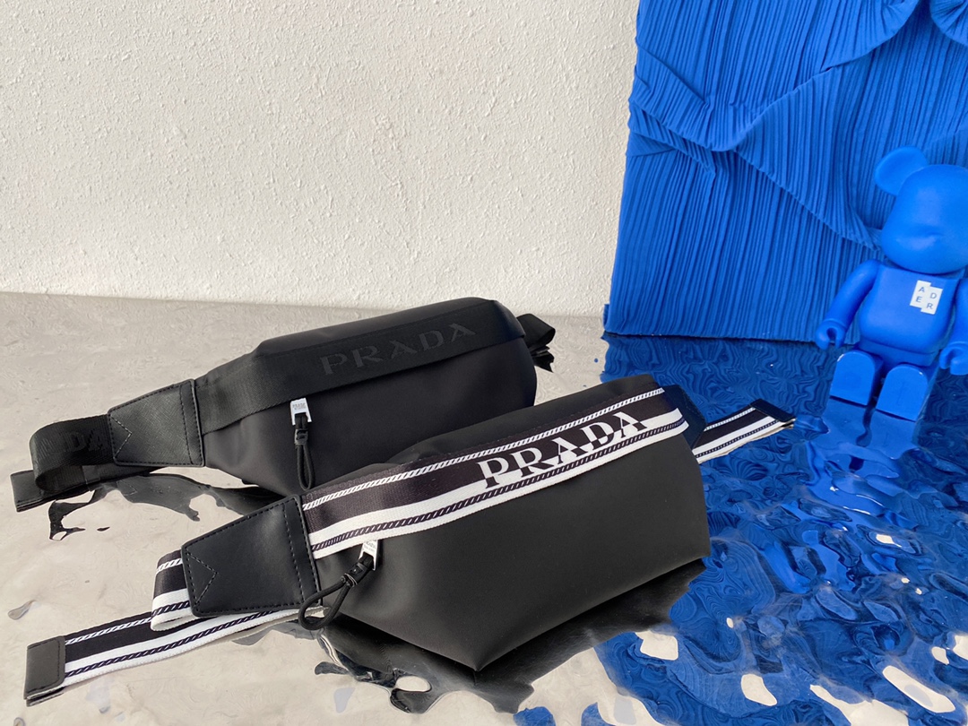 I5  普拉达 Prada  尼龙布腰包 斜挎包 胸包 采用精湛镶嵌细工，经典百搭 实物拍摄 原厂原版面料 配送小票防尘袋 礼盒 15 x 28 cm。