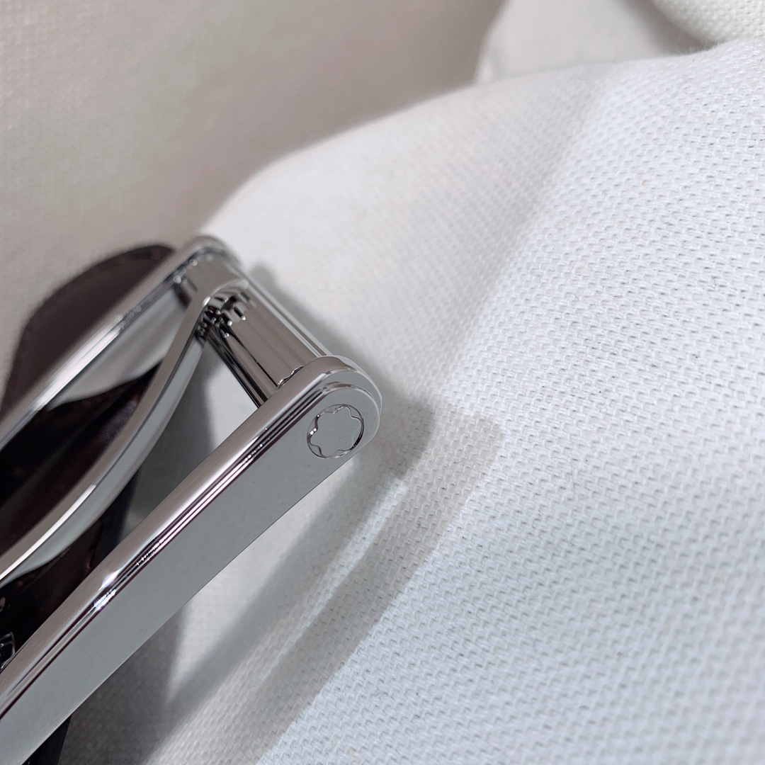 Montblanc Montblanc万宝龙 宽3 5cm 进口双面牛皮 百分百 纯铜扣 一带两用 成功男士的 品 送礼佳品 自行裁剪尺码 扣头可随意搭配