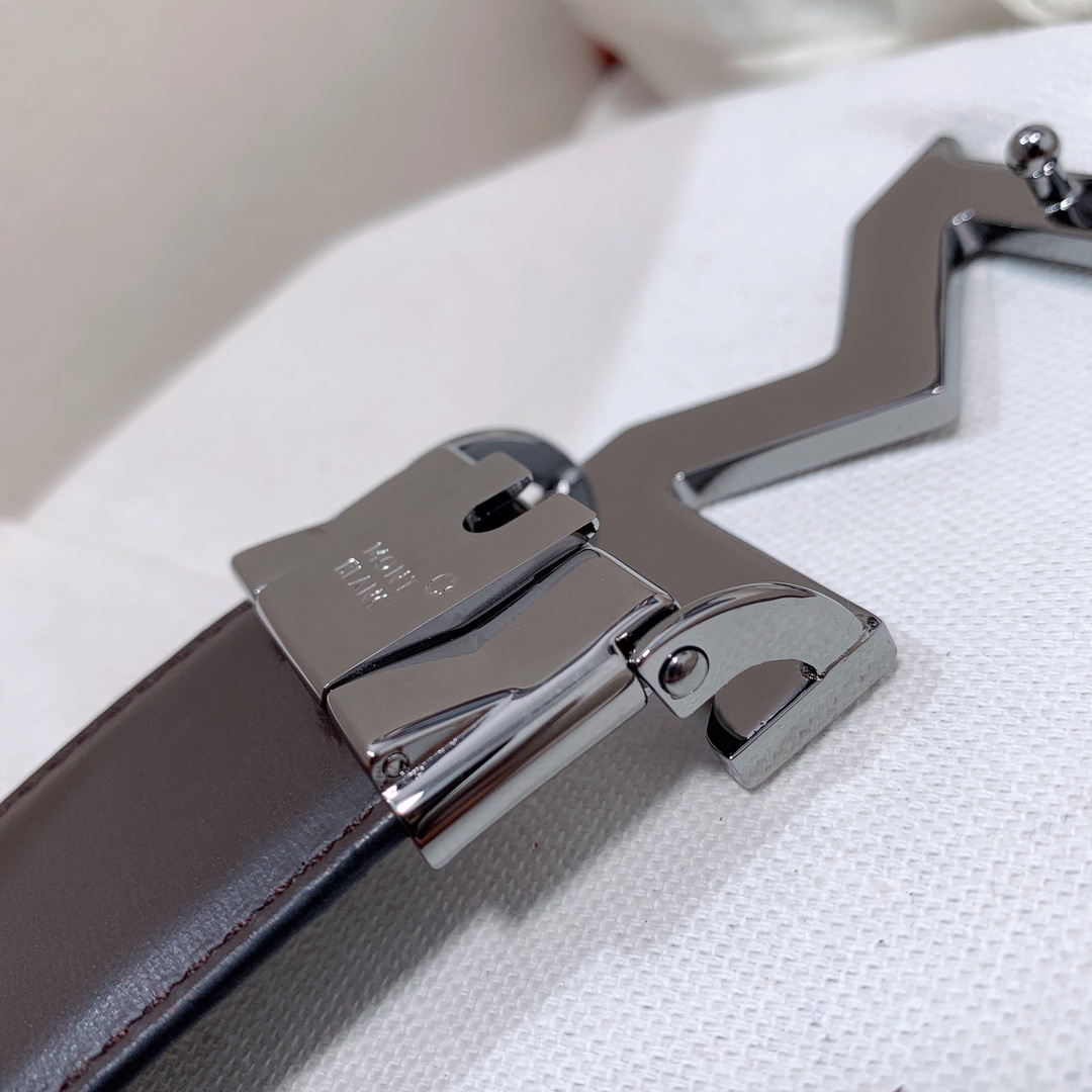 Montblanc Montblanc万宝龙 宽3 5cm 进口双面牛皮 百分百 纯铜扣 一带两用 成功男士的 品 送礼佳品 自行裁剪尺码 扣头可随意搭配