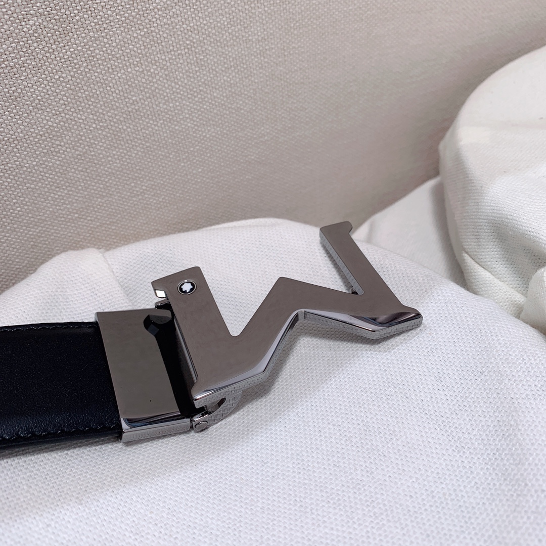 Montblanc Montblanc万宝龙 宽3 5cm 进口双面牛皮 百分百 纯铜扣 一带两用 成功男士的 品 送礼佳品 自行裁剪尺码 扣头可随意搭配