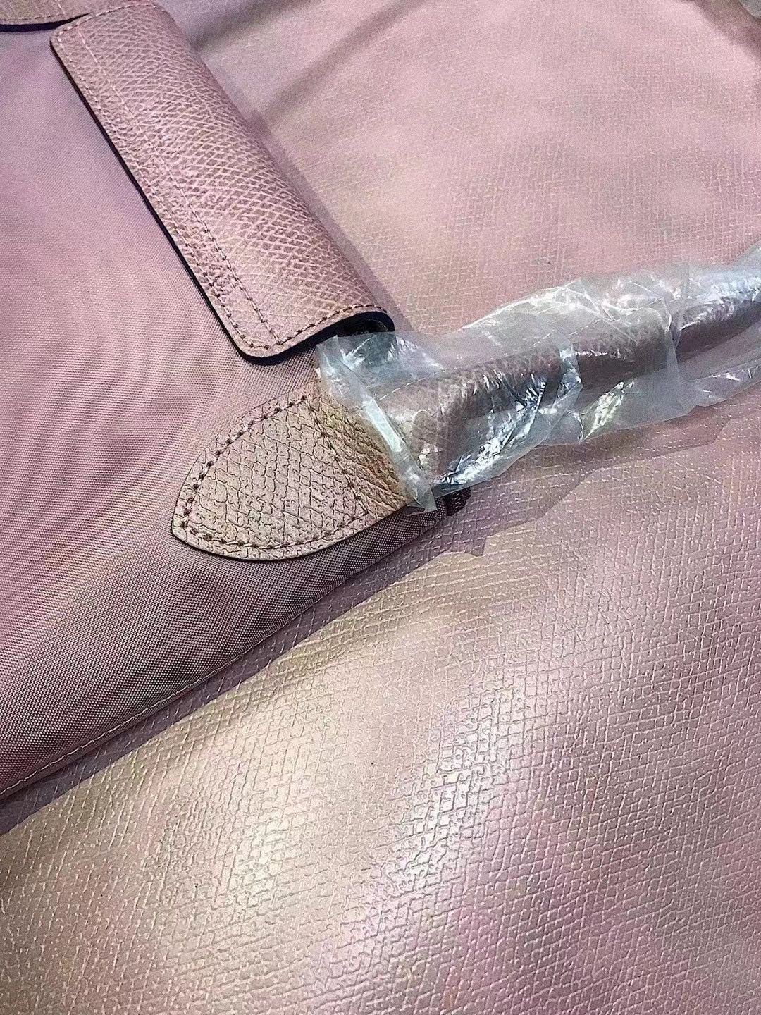 ⚠️ We have mentioned before about the leather material: ͏The leather is  - Comprehensive 2