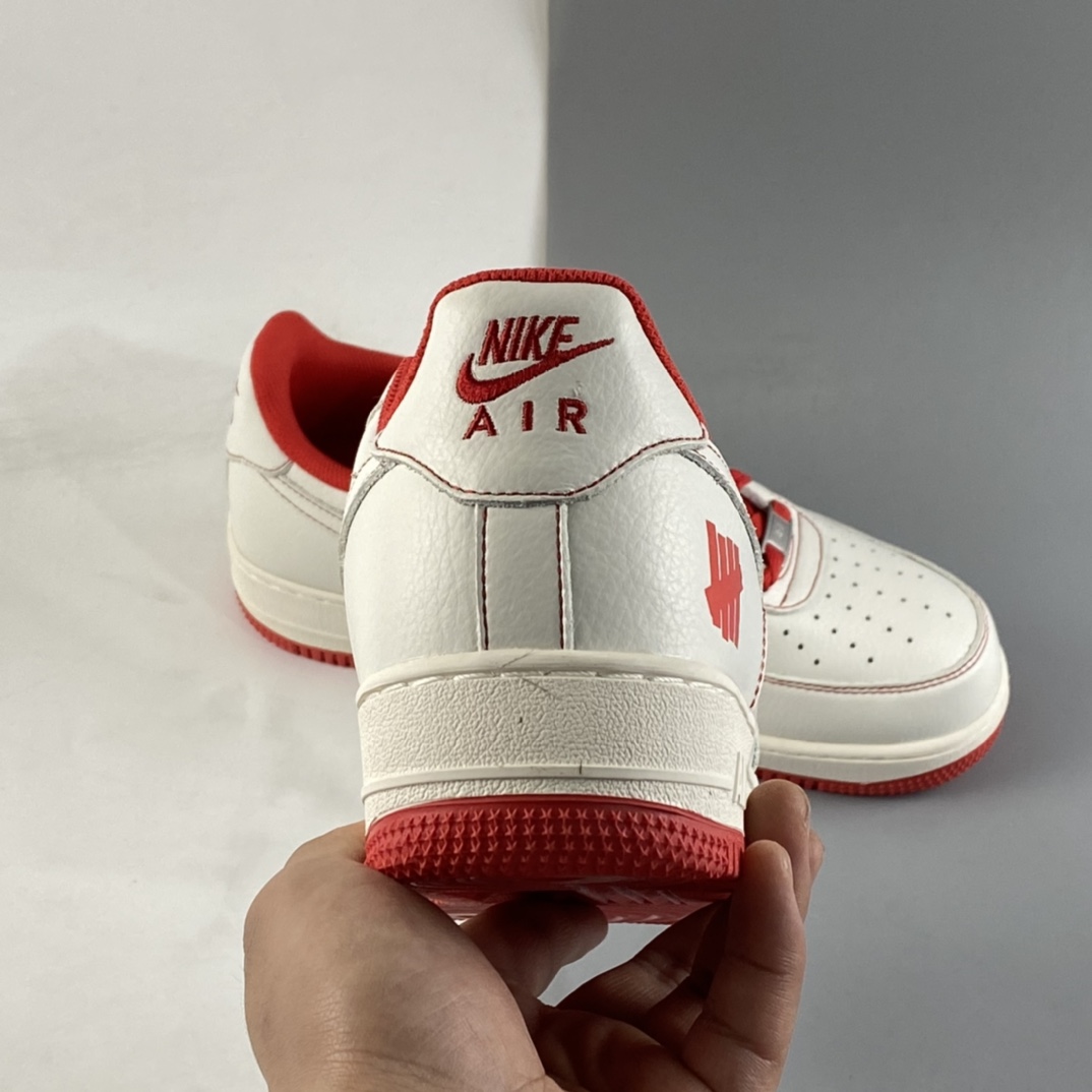 P240 Undefeated x NIKE Air Force 1’07 Low 米白红板鞋 UN1315-801