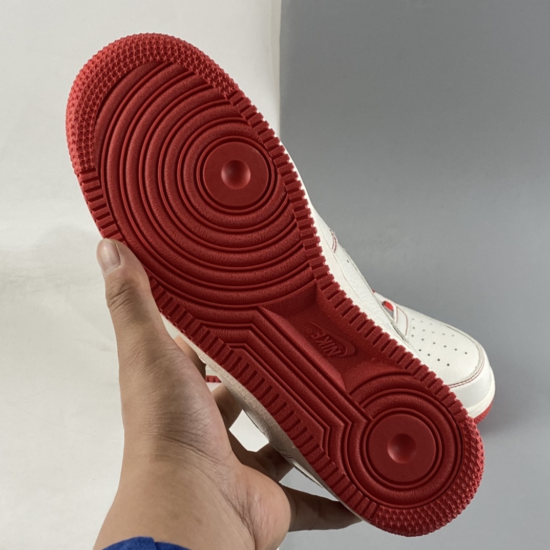 P240 Undefeated x NIKE Air Force 1’07 Low 米白红板鞋 UN1315-801