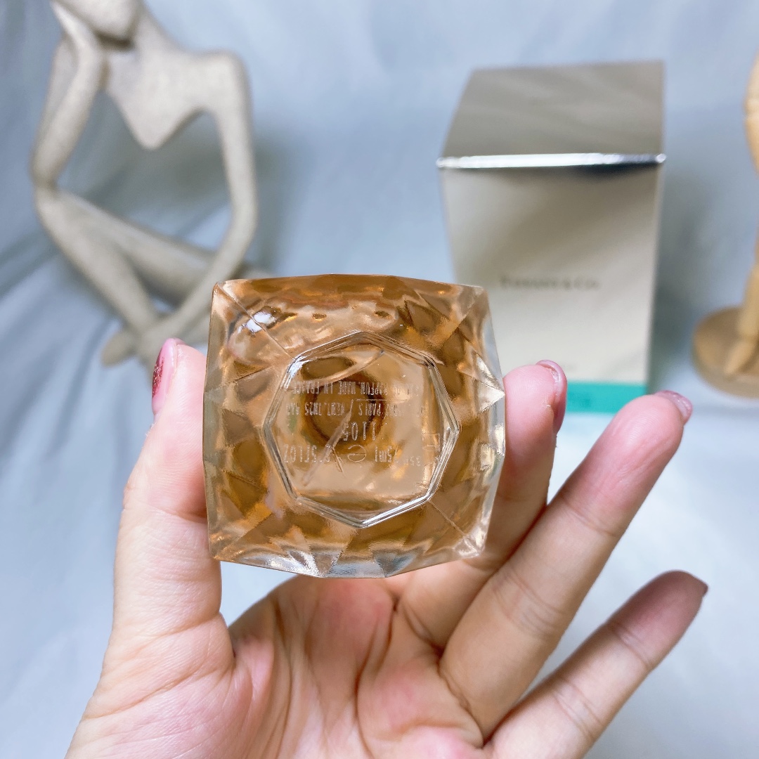 Tiffany & Co. Rose Gold Eau de Parfum for Women, 2.5 Fl Oz/75 ml 3 i1645284328 6954 2