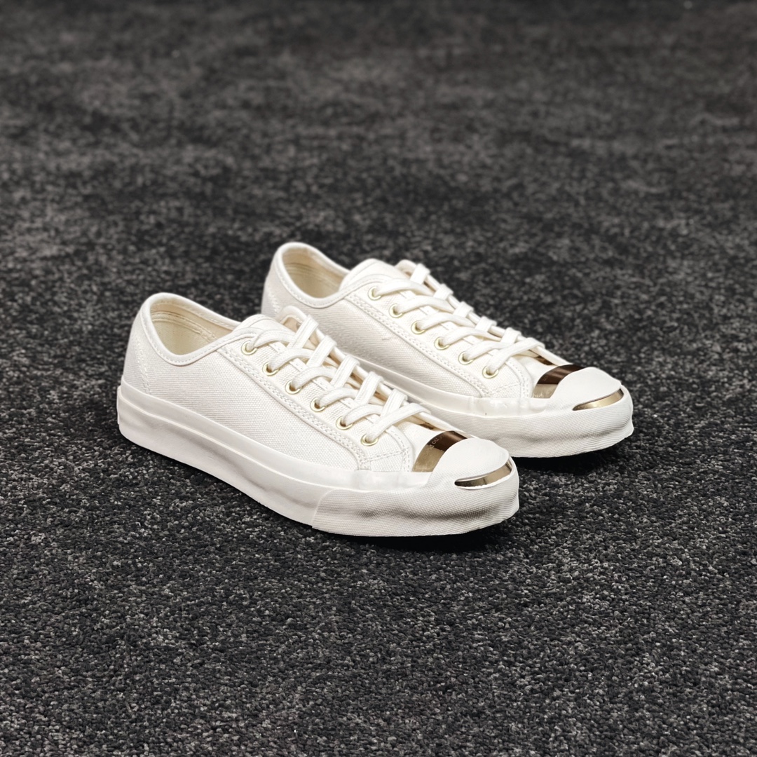 G0 Converse 虎年限定系列之金虎开年Converse Jack Purcell 虎年限定此方设计以经典白色帆布鞋身，金色贴片衔接在鞋头开口之处，寓意十分美好整体看起来简单又经典上脚却又是那么的让人夺目 让你随处都能大放异彩。