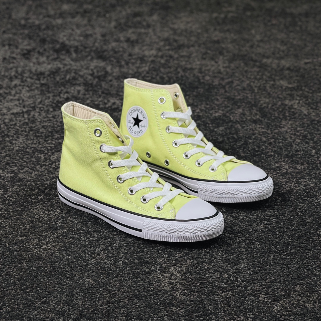 F5 匡威新色 | 治愈柠檬黄夏天总是一身黑该给自己来点不一样了穿一身黑搭它感觉整个穿搭都有加分hhh实物淡淡的柠檬黄真的是绝绝子 去年火到断货的粉色也是元气满满 浅色系穿搭也会很好看这款allstar鞋面也很软上脚超舒fu~快和姐妹一起get新色吧!为街头风格增添神秘色彩柠檬黄 H0 154C