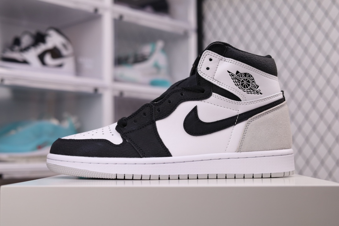 H5 顶级�🏻清洁度完美外贸原装 Air Jordan 1 灰白专业乔丹大厂极限压缩利润空间 超呼所想的高 用料绝不含糊 上手即享受质感 工艺方面大到整体鞋型 漏斗收腰 底线拉帮 LOGO立体程度 小到针眼排布 载片对称 冲孔效果 鞋标规范 鞋垫背胶等等 无一不 是口碑收割 每双都是一个回头客‼️最大47.5‼️