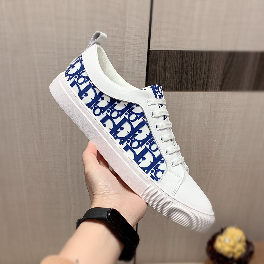 I0     原版1:1 迪奥* 官网•同款高•版本最新•爆款休闲鞋，专柜1:1。顶端品牌 奢侈～代购，顶级～质量。专柜同卖产品[强]鞋面選用进口透气牛皮搭配布面料材质➕透气羊皮内里•精细做工。原版个性时尚柔软橡膠耐磨防滑大底，上脚轻巧舒适，实物拍摄🎬實物更好看，2661广州码: 38-44，2️⃣色