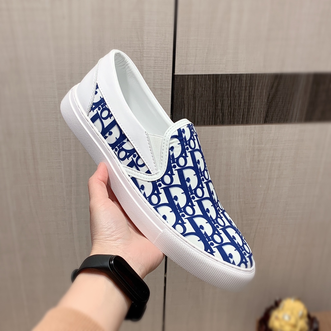 I0     原版1:1 迪奥* 官网•同款高•版本最新•爆款休闲鞋，专柜1:1。顶端品牌 奢侈～代购，顶级～质量。专柜同卖产品[强]鞋面選用进口透气牛皮搭配布面料材质➕透气羊皮内里•精细做工。原版个性时尚柔软橡膠耐磨防滑大底，上脚轻巧舒适，实物拍摄🎬實物更好看，2661广州码: 38-44，2️⃣色