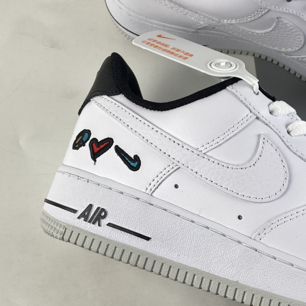 P200 NIKE Air Force 1’07 Low ”Peace Love Swoosh” 白黑色 休闲板鞋 DM8148-100