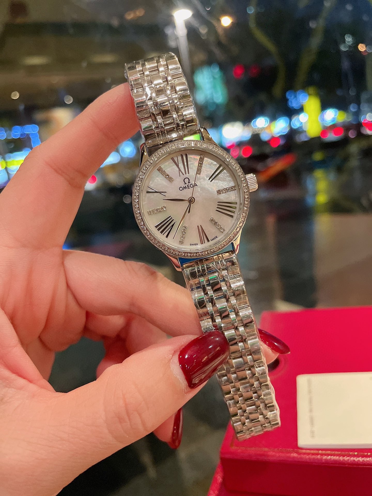 K5    陶瓷2022 欧米茄 Omega 女士腕表 进口石英机芯 316L精钢表壳 精钢表带 直径32mm厚8mm该款腕表备受女性喜爱，在不同的场合映耀着她们各自的独特个性与迷人风华