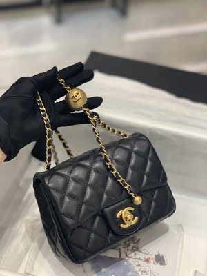 Chanel Classic Flap Bag Crossbody & Shoulder Bags Black Sheepskin Spring Collection Chains
