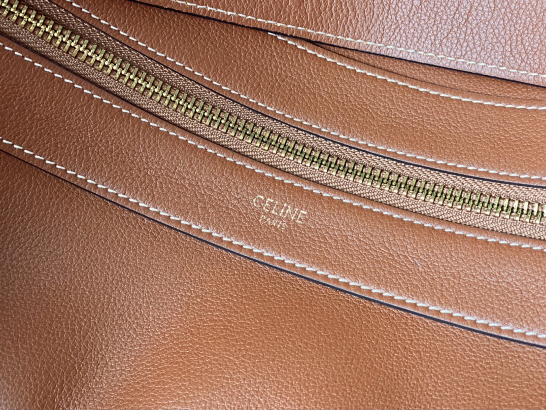 CELINE赛琳椭圆形早春系列腋下包107768