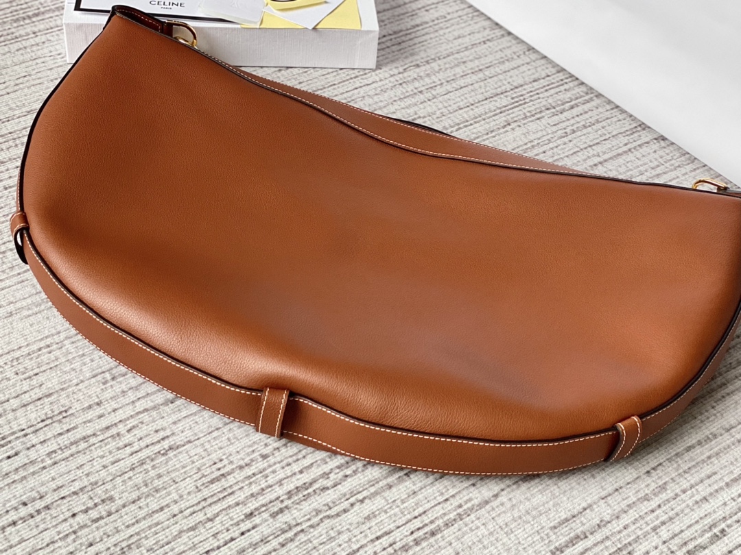 CELINE赛琳椭圆形早春系列腋下包107768