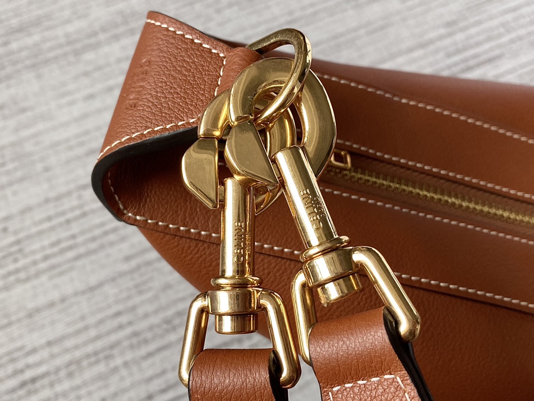 CELINE赛琳椭圆形早春系列腋下包107768