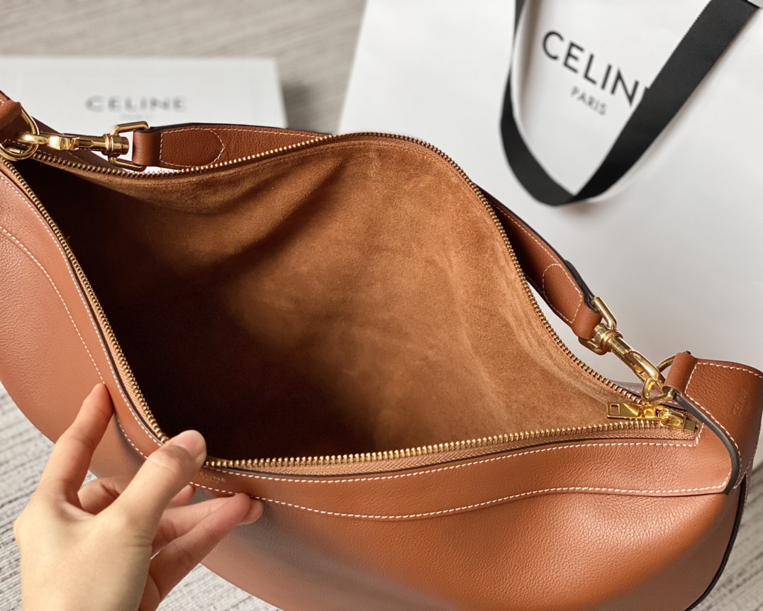 CELINE赛琳椭圆形早春系列腋下包107768