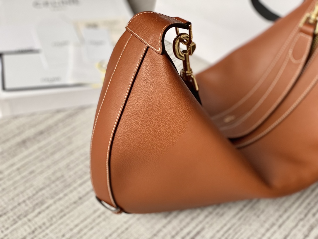 CELINE赛琳椭圆形早春系列腋下包107768