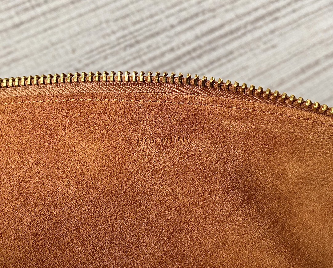 CELINE赛琳椭圆形早春系列腋下包107768