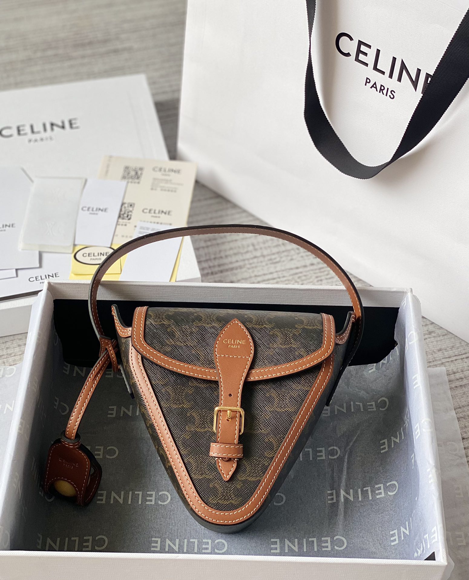 CELINE 老花三角形小球包 19001