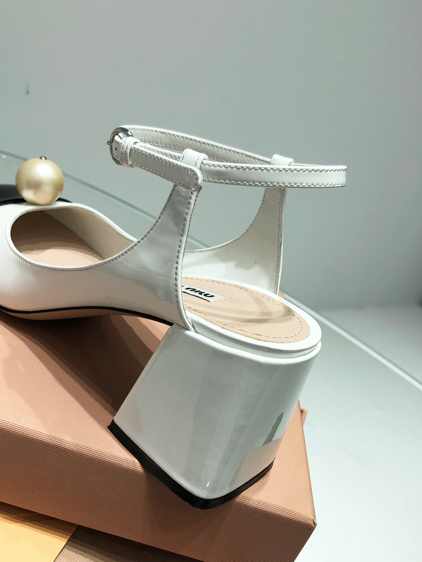 Miu Miu Classic Luxury Leather Shoe Loafer Ref 9
