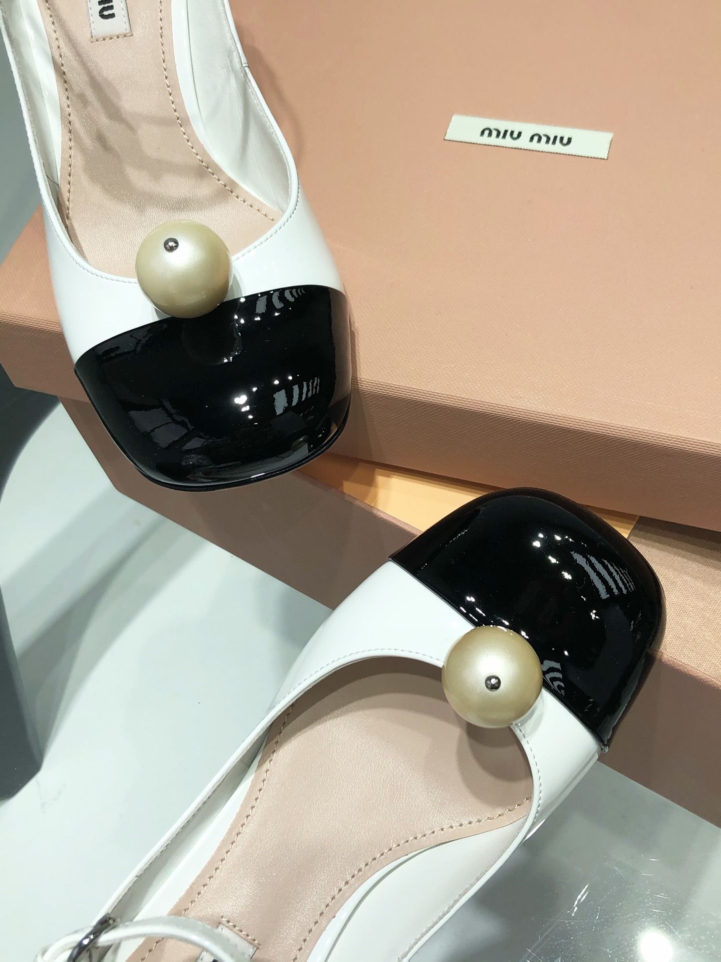 Miu Miu Classic Luxury Leather Shoe Loafer Ref 7