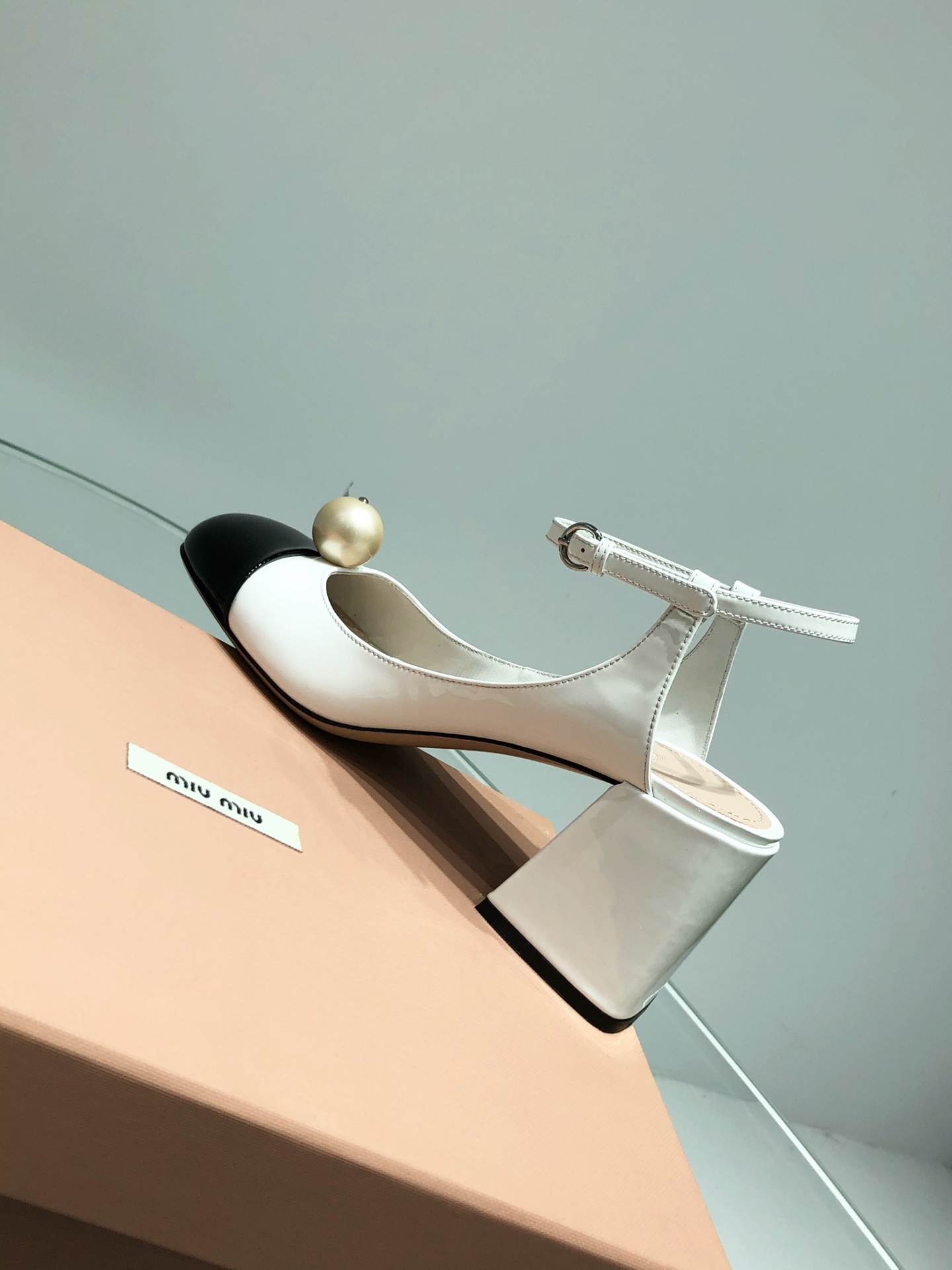 Miu Miu Classic Luxury Leather Shoe Loafer Ref 3