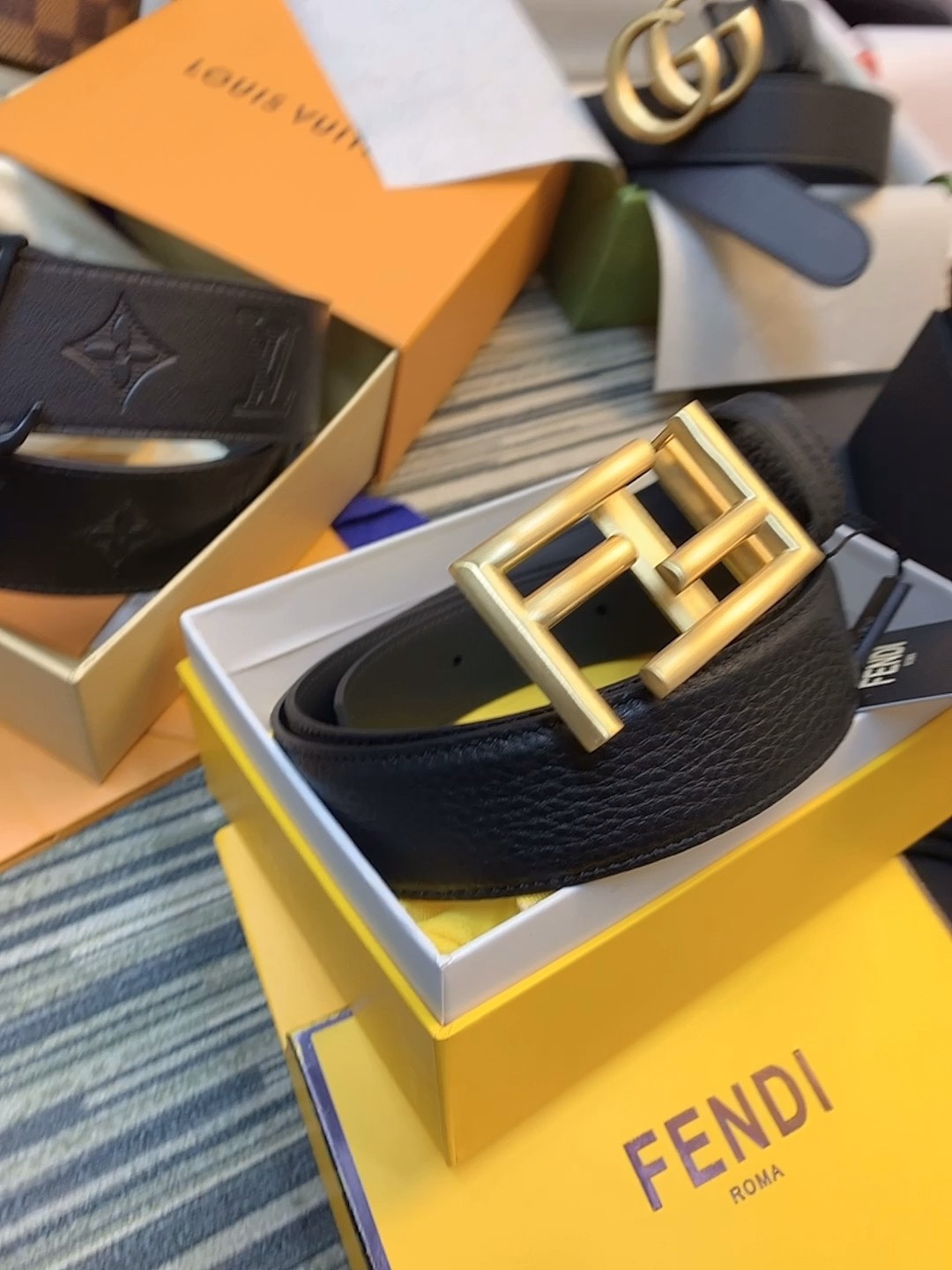 Fendi 芬迪 FENDI · 荔枝纹+平纹旋转双面可用